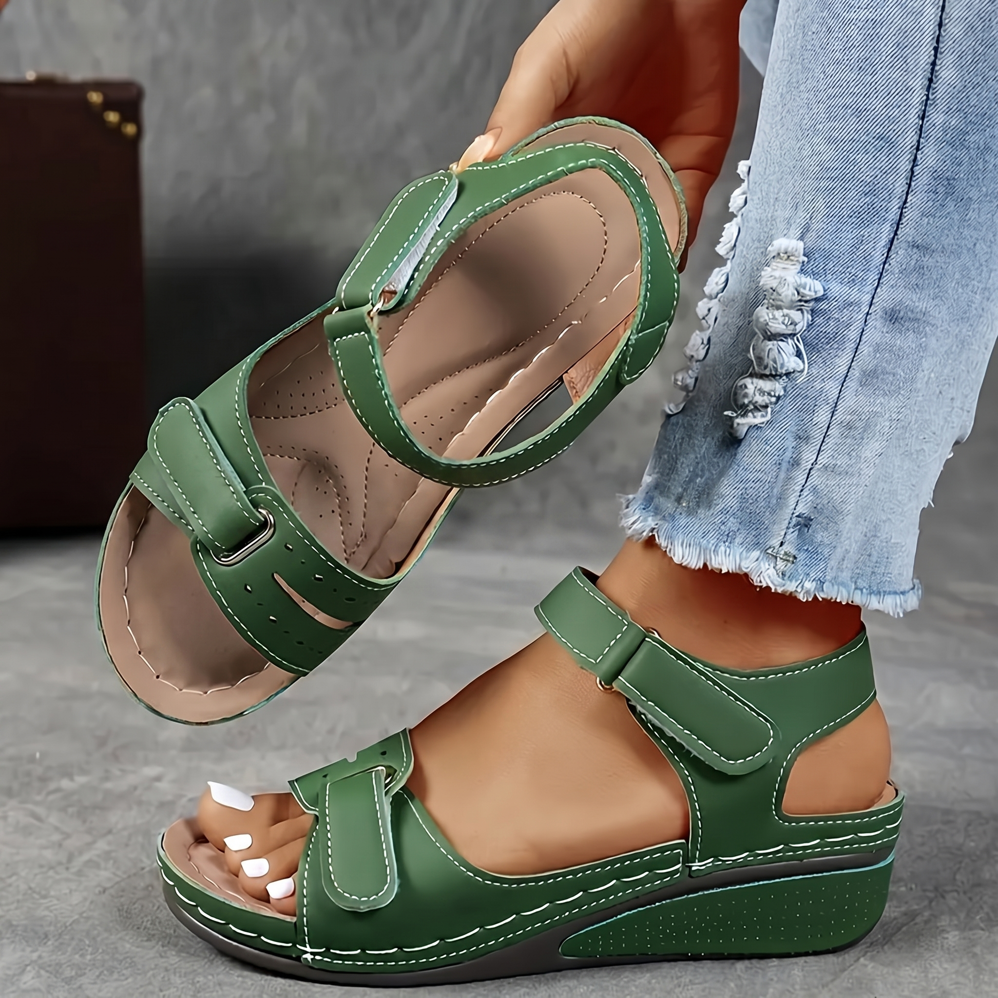Bequeme Damen-Sandalen mit Klettverschluss & dicker Sohle