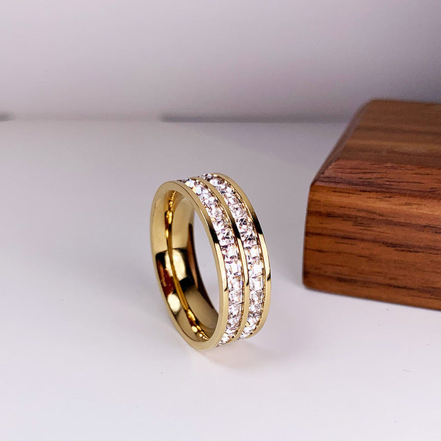Elegante ring met dubbele zirkonia-inleg