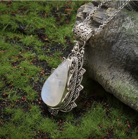 Maansteen ketting in vintage zetting