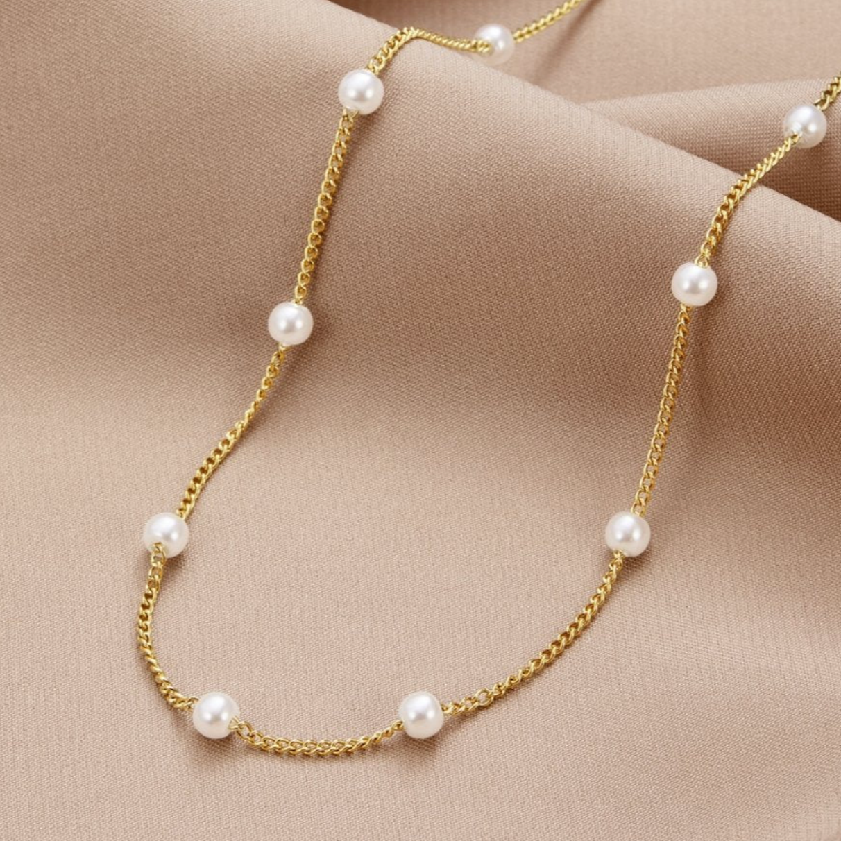 Zoetwaterparels in gouden ketting
