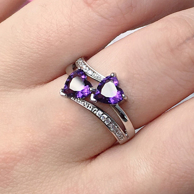 Stijlvolle ring met paarse kristal in zilver