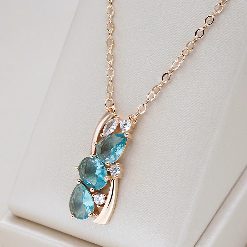 Elegante halsketting van blauw kristal in goud