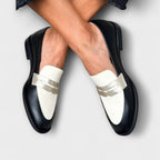 Xara – Zwarte loafers met metallic glans