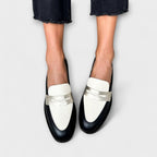 Xara – Zwarte loafers met metallic glans