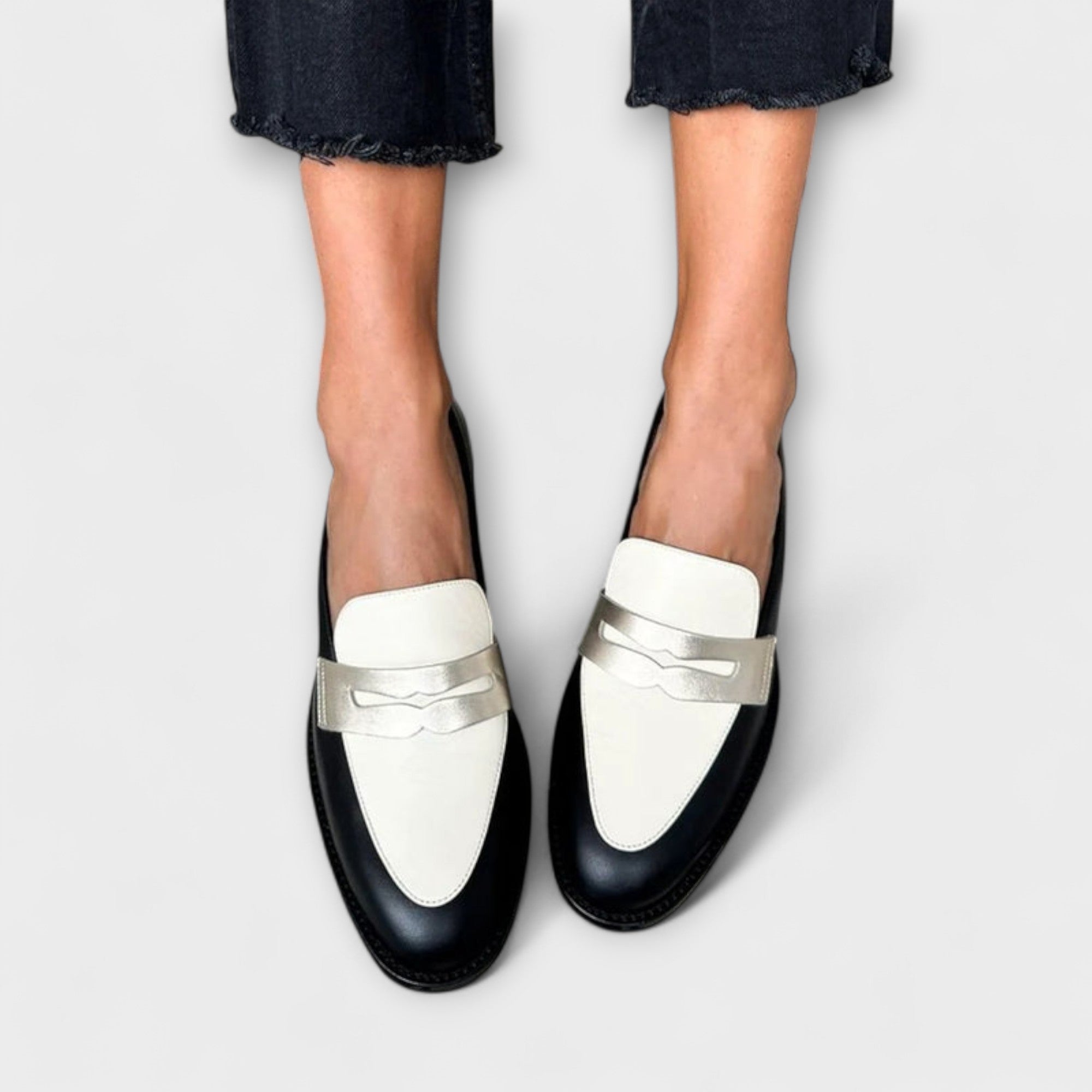 Xara – Zwarte loafers met metallic glans