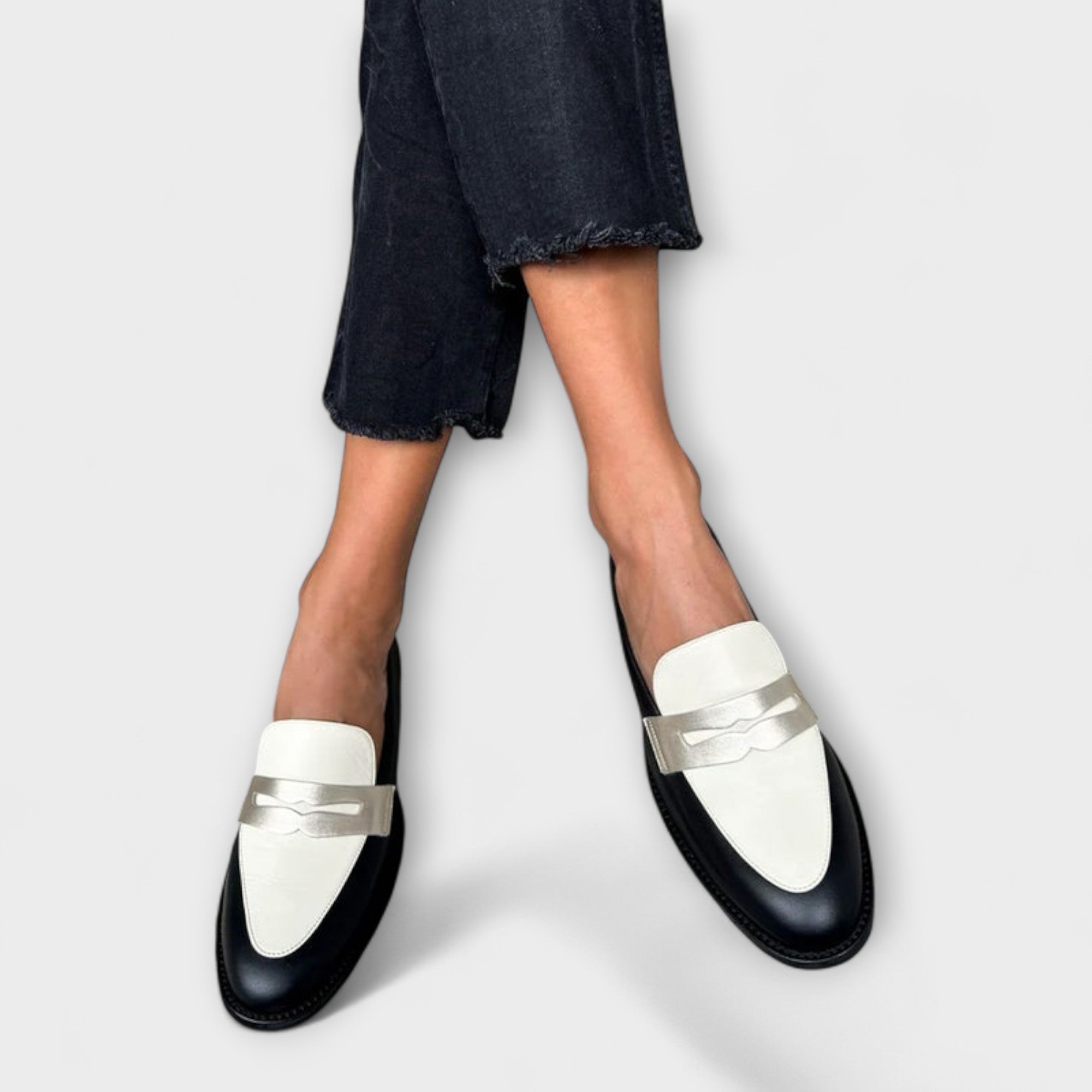 Xara – Zwarte loafers met metallic glans