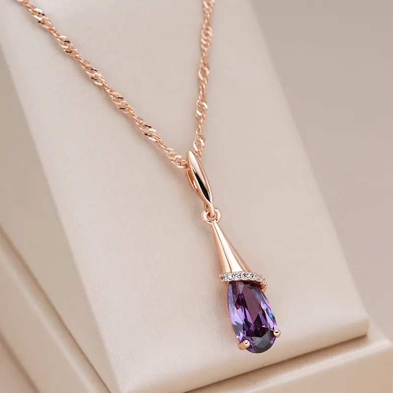 Elegante halsketting van mauvekleurige kristaldruppels