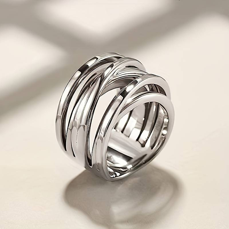 Gestapelde zilveren ring in vintagestijl