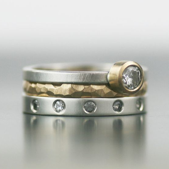 Gelaagde zirconia ring van goud en zilver