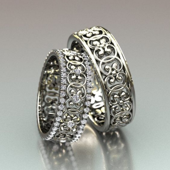 Set van zilveren holle ringen in druivenoogst-stijl
