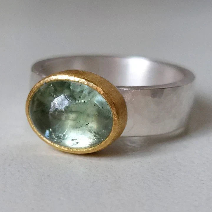 Groene ring met afgeronde steen, vintage