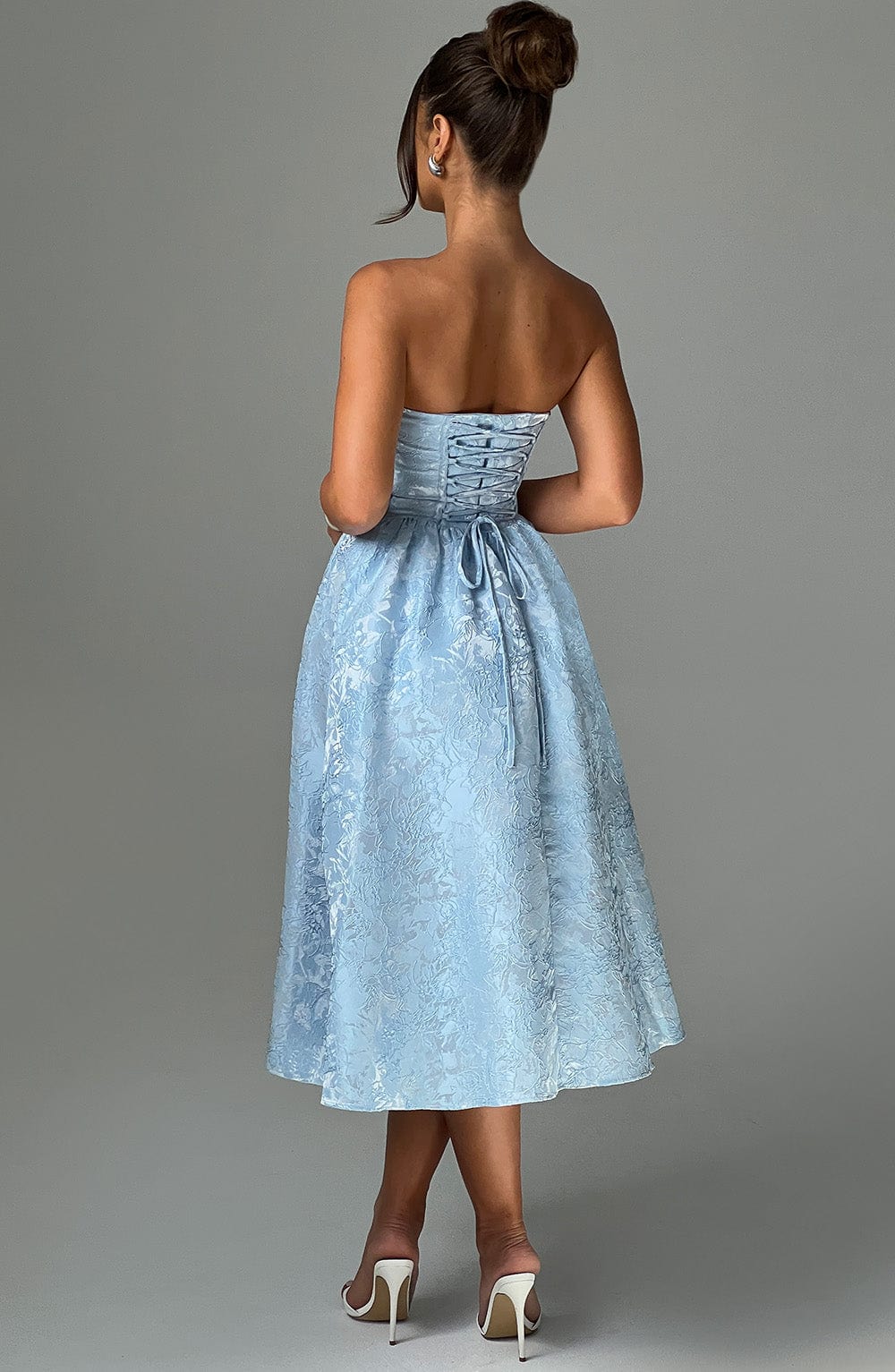 Tyche - Jacquard midi-jurk met blote schouders