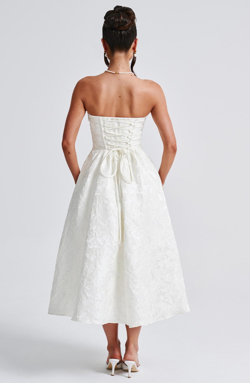 Tyche - Jacquard midi-jurk met blote schouders